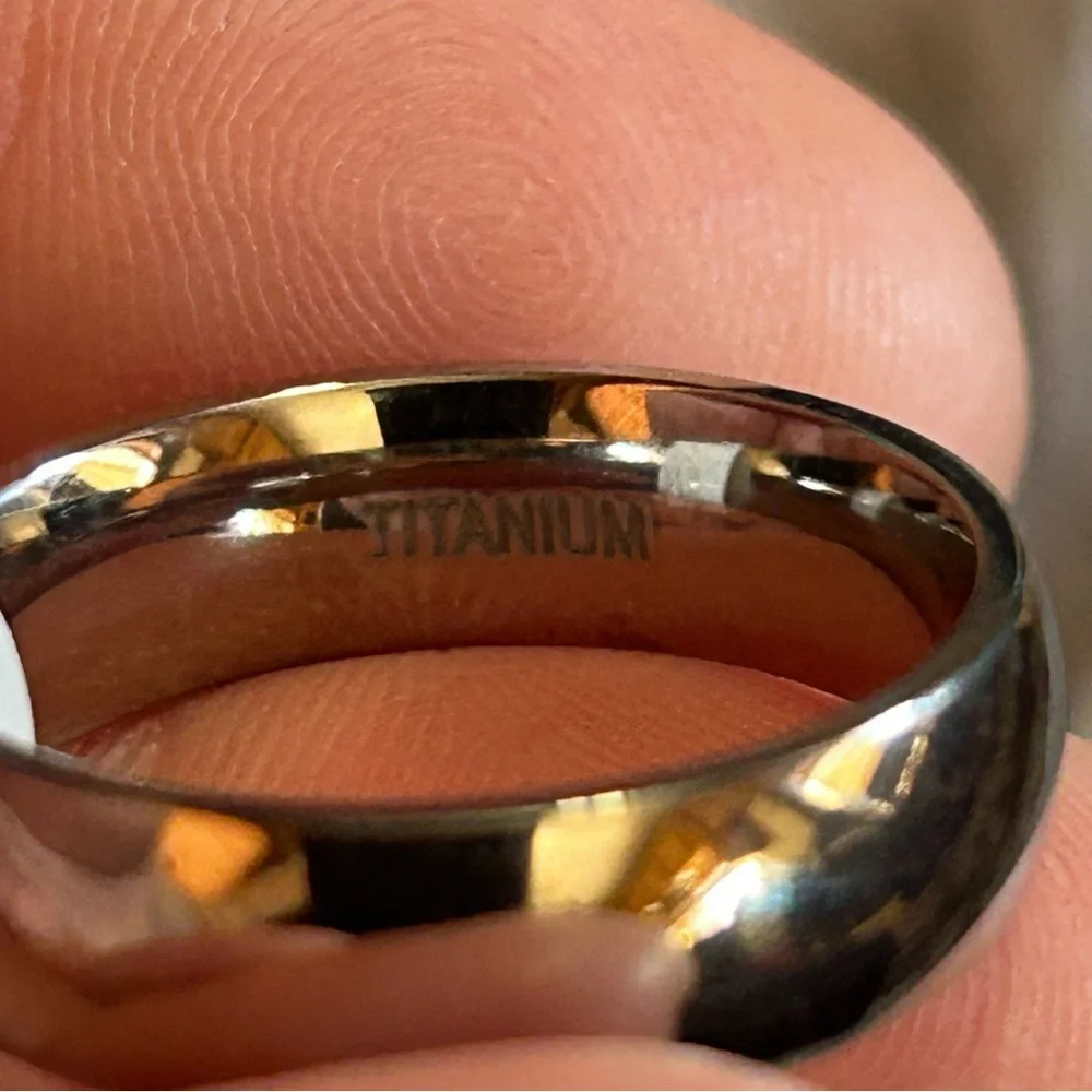 Men’s 6mm polished Titanium comfort band wedding ring NIB 9